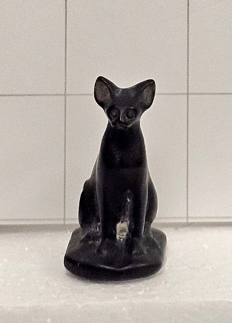 Obsidian carved Cat